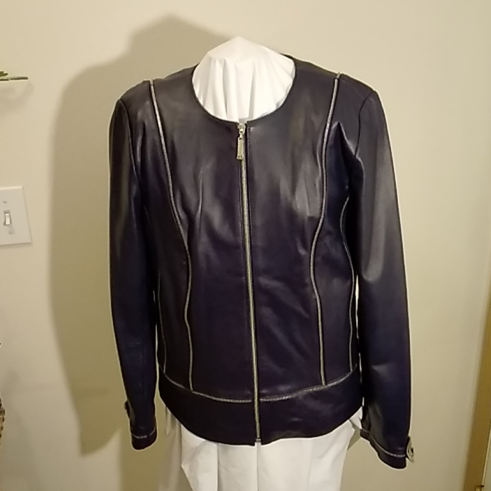 Excellent leather coat Navy Blue zipper accent